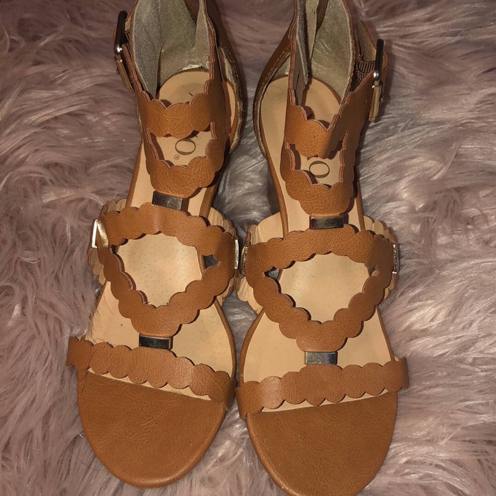 Small heeled sandals